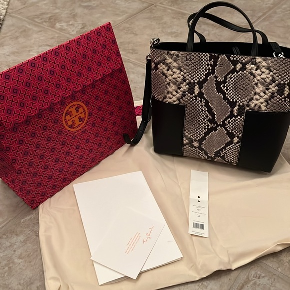 ❤️👜TORY BURCH❤️👜 Block-T Embossed Mini Tote - Picture 3 of 14